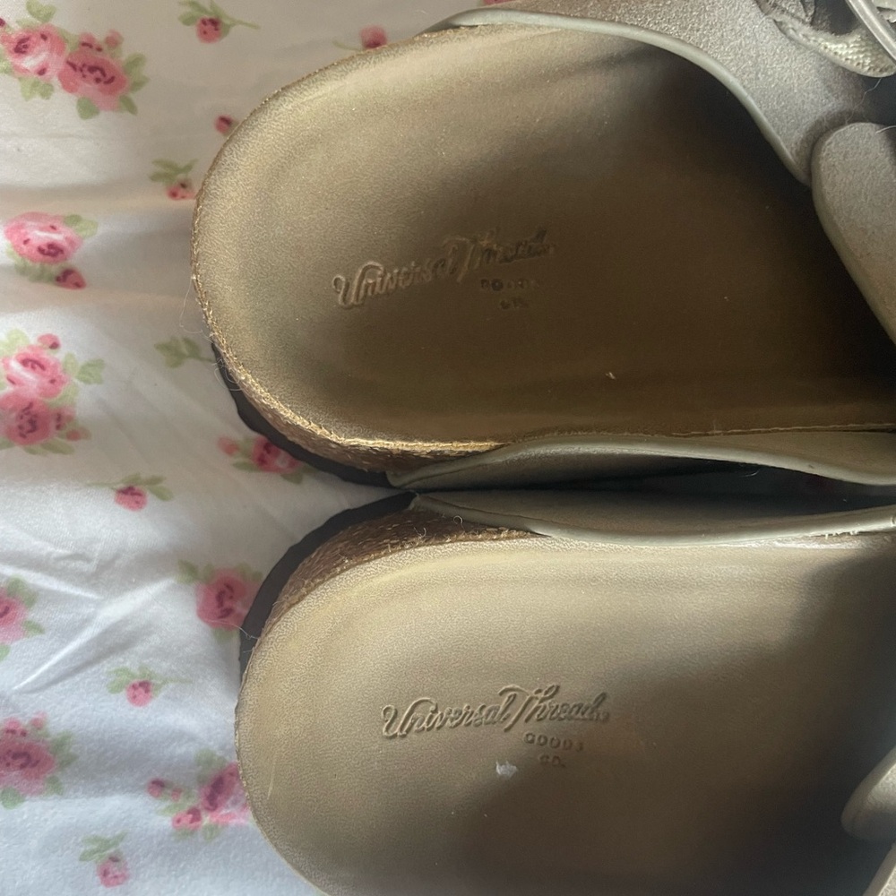 Universal Thread clogs - Picture 4 of 4